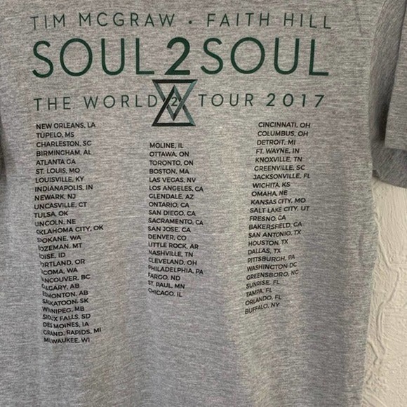 2017 OFFICIAL SOUL 2 SOUL TOUR MCGRAW & FAITH HILL CONCERT QUALITY SHIRT SMALL - Picture 2 of 3